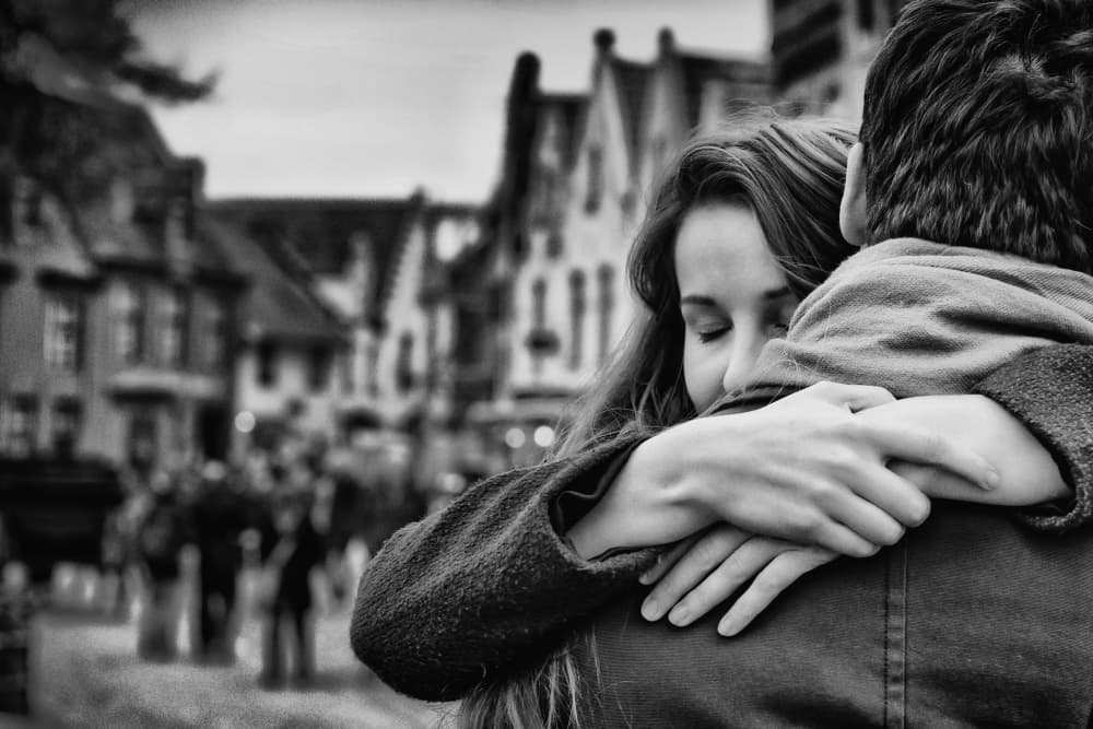 Embrace In The City by Piet Flour — canvas wall art