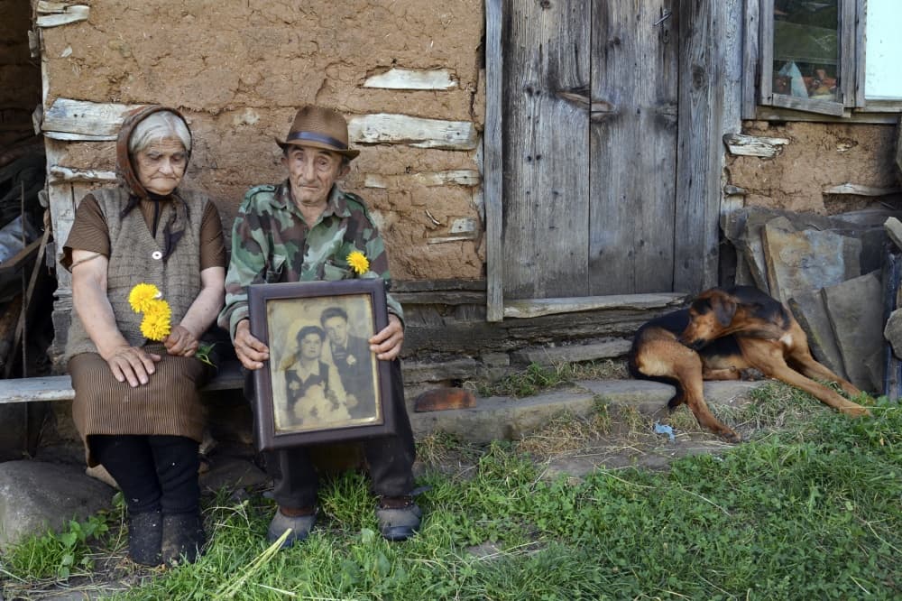 Old Couple Memories by Robert Semnic — canvas wall art