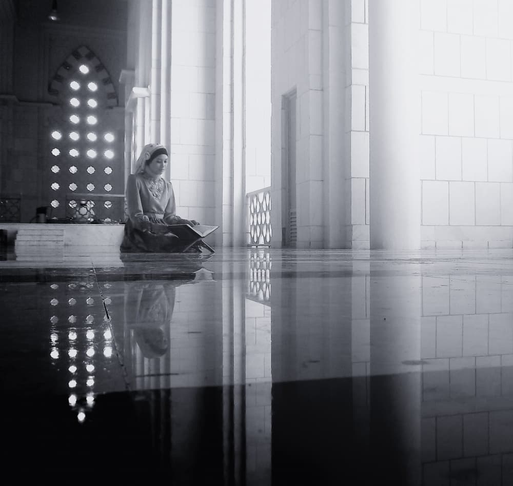 Serene Mosque Reading by Kahar Lagaa — canvas wall art