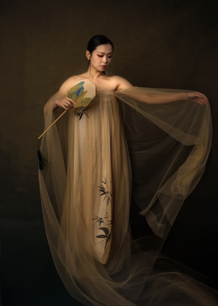 Graceful Woman With Fan by Deming W — canvas wall art