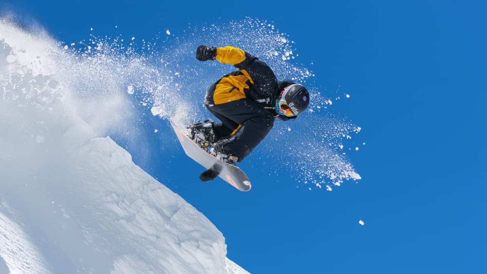 Snowboarder Takes Flight by tianhuayu — canvas wall art