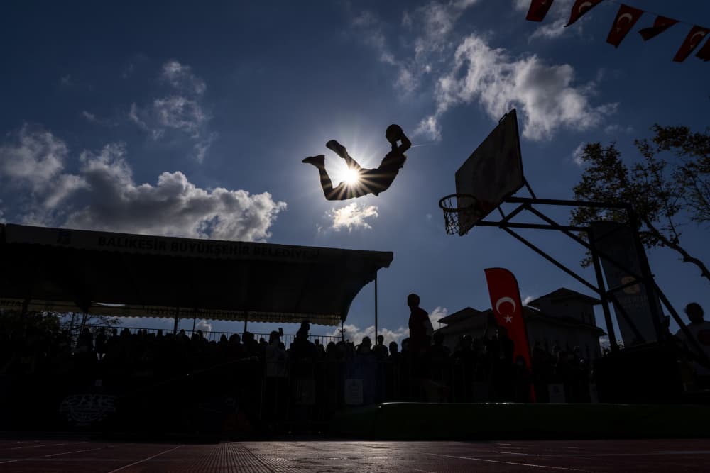 Slam Dunk Silhouette by Seray AK — canvas wall art
