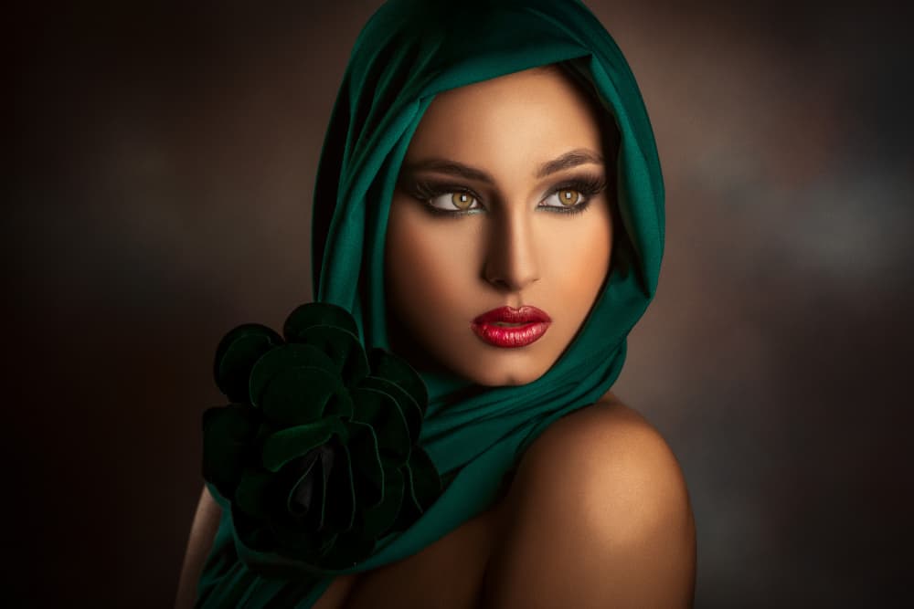 Glamorous Woman Emerald by Peppe Tambè — canvas wall art