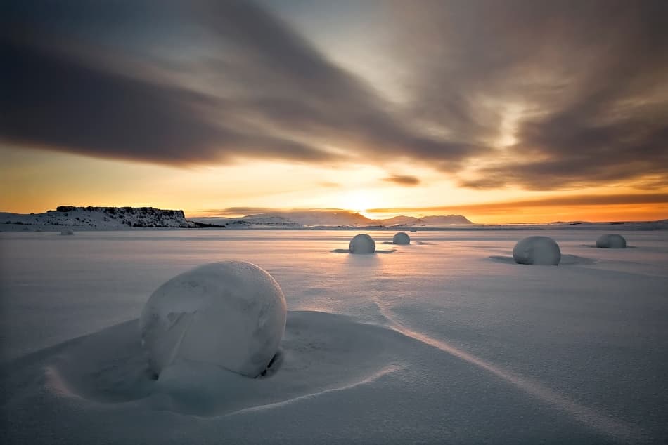 Snowy Sunset Spheres by Bragi Ingibergsson - BRIN — canvas wall art