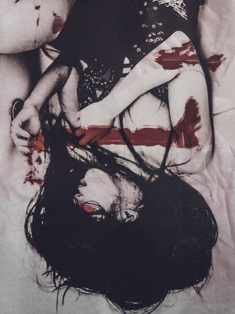 Le rouge japonais coule en moi by Kurosaki Sangan — canvas wall art