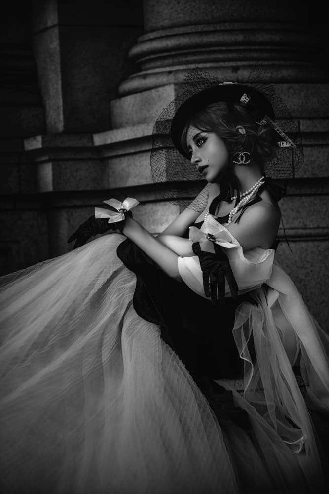 Vintage Glamour Portrait by KOIKI — canvas wall art
