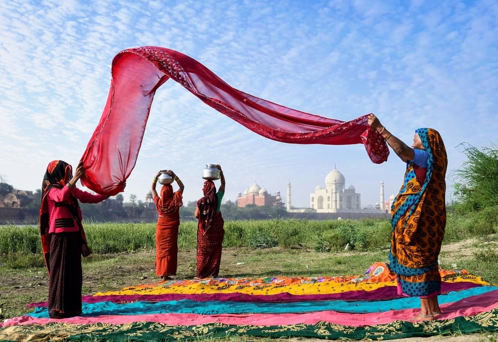 Women Drying Saris Taj Mahal by Vichaya — canvas wall art