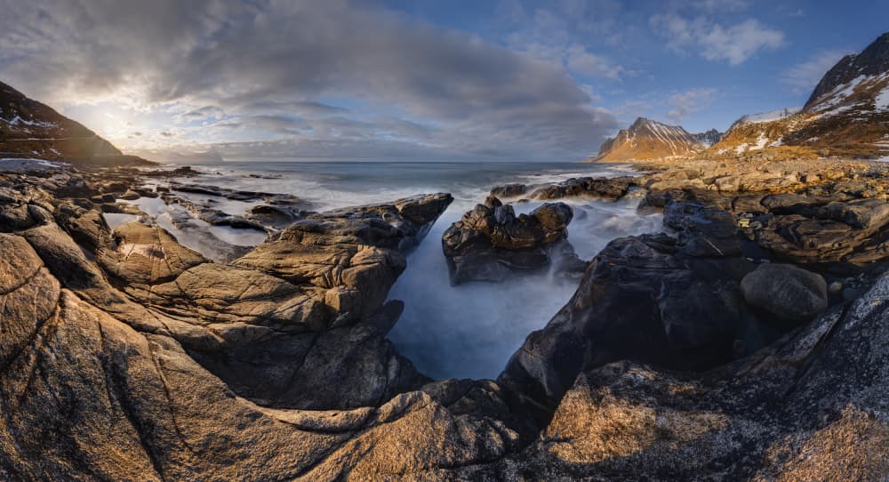 Northern Coastal Waves by Jan Šmíd Master QEP — canvas wall art