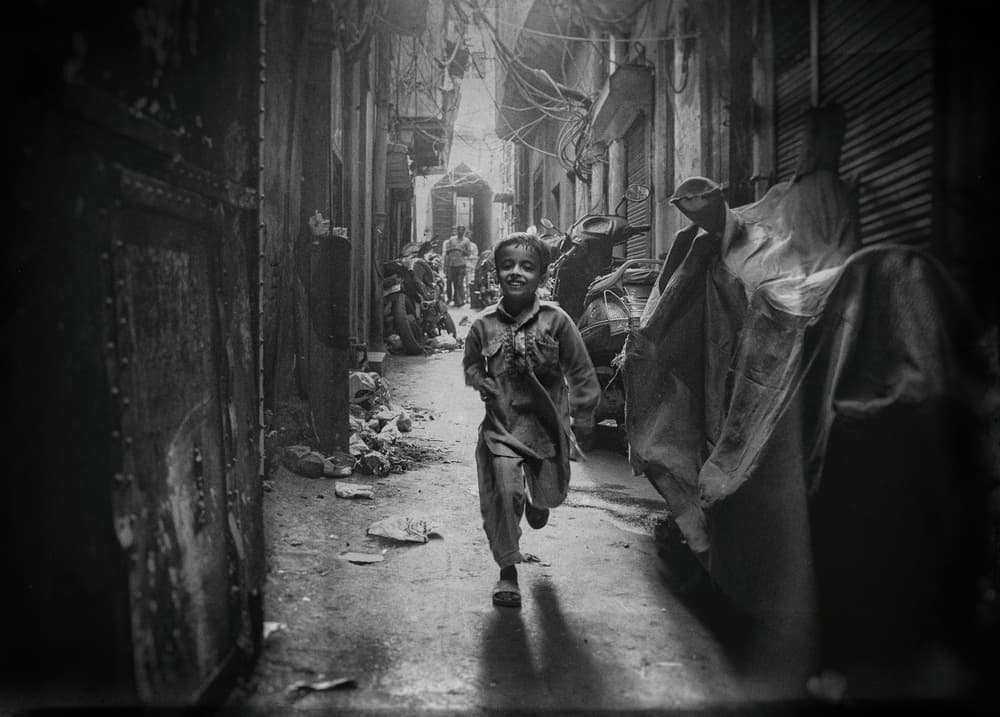 Smiling Alley Run by Ariel Ariel — canvas wall art