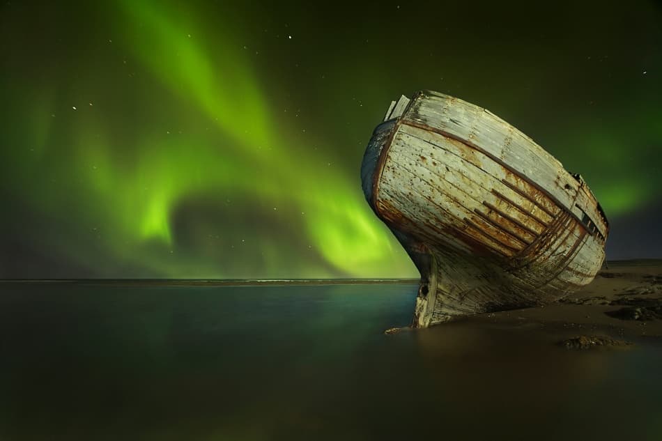 Northern Lights Shipwreck Night by Bragi Ingibergsson - BRIN — canvas wall art