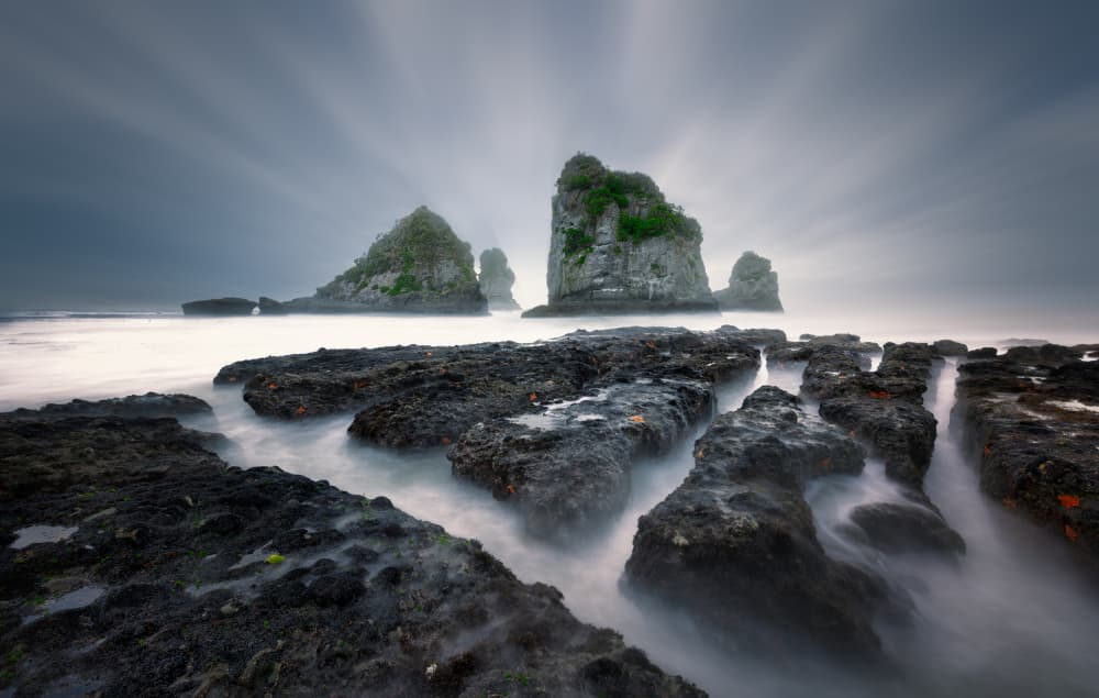 Beams in the Tidal Mist – Motukiekie by YANGYING — canvas wall art