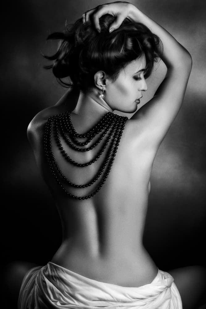 Elegant Pearl Back by Peppe Tambè — canvas wall art
