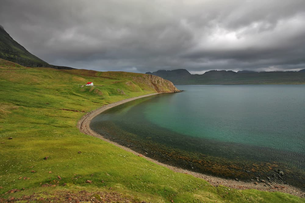 Fjord House Green Hill by Bragi Ingibergsson - BRIN — canvas wall art