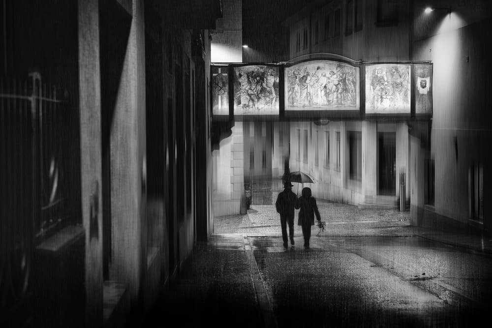 Rainy City Romance by Vito Guarino — canvas wall art