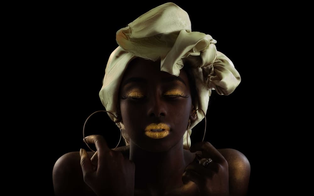 Regal Golden Woman by Amnon Eichelberg — canvas wall art