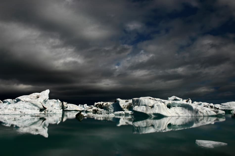 Dramatic Iceberg Lagoon by Bragi Ingibergsson - BRIN — canvas wall art