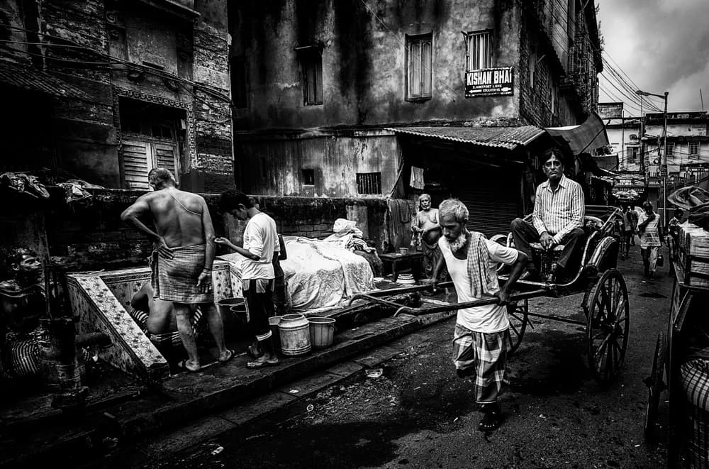 Kolkata Street Scene by Joxe Inazio Kuesta Garmendia — canvas wall art