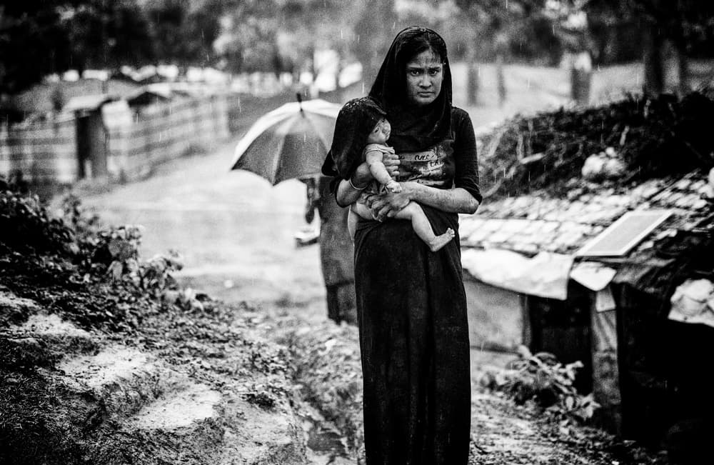 Refugee Mother And Child by Joxe Inazio Kuesta Garmendia — canvas wall art