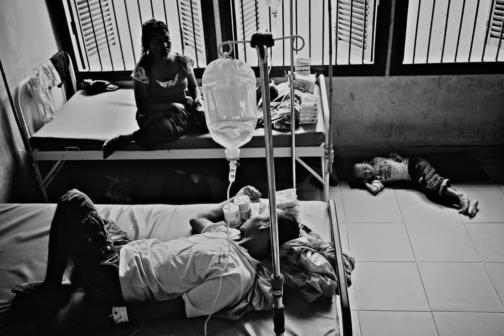 Hospital Room Family Support by Shinji Isobe — canvas wall art