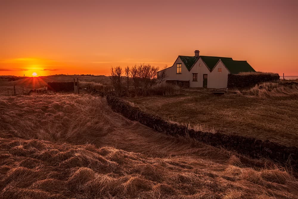 Golden Hour Homestead by Bragi Ingibergsson - BRIN — canvas wall art